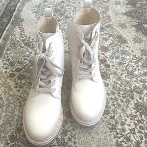 OASIS SOCIETY Camilla Womens Lace Up Boots. Wore only couple times .